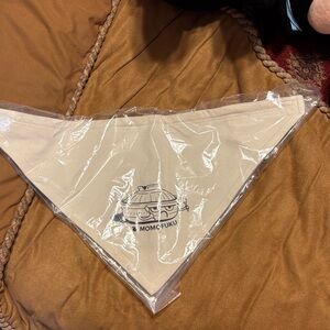 Momofuku Beige baby bib